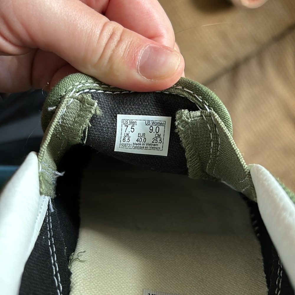 Vans - Picture 5 of 5